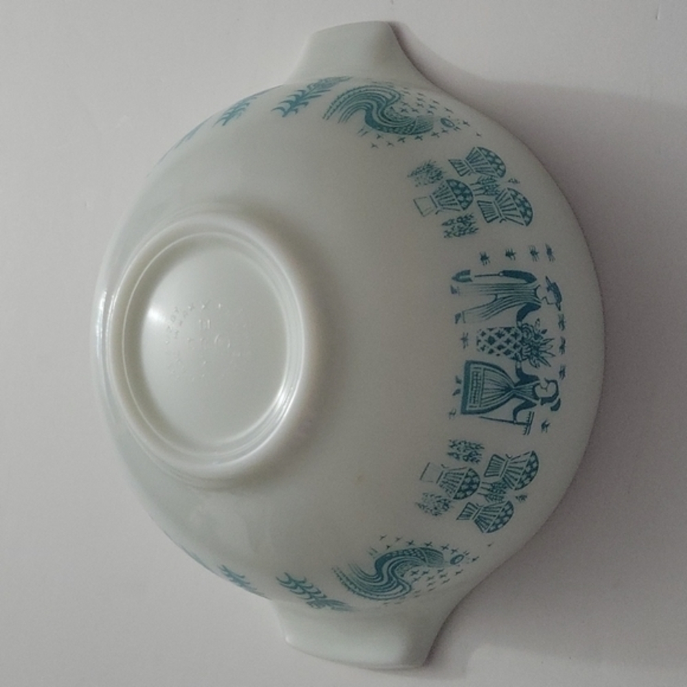 Pyrex Amish Butterprint #443 2-1/2 Quart Bowl EVC